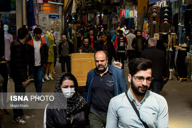 تهرانی‌ها هنوز کرونا را جدی نگرفته‌اند/ صف خرید آجیل یا مهلکه مرگ!