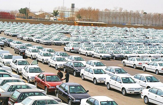 وجود خودروی بدون پلاک در پارکینگ‌ها احتکار است/ خودروسازان نقشی در گرانی بازار ندارند