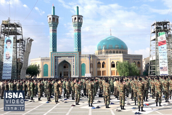 ویدئو / نماز عید فطر در دانشکده افسری ارتش و دانشگاه تهران