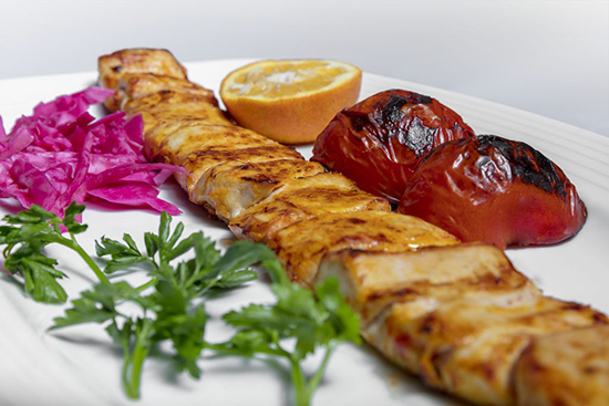 طرز تهیه‌ی جوجه کباب رستورانی با ماست؛ لذیذ و حرفه‌ای