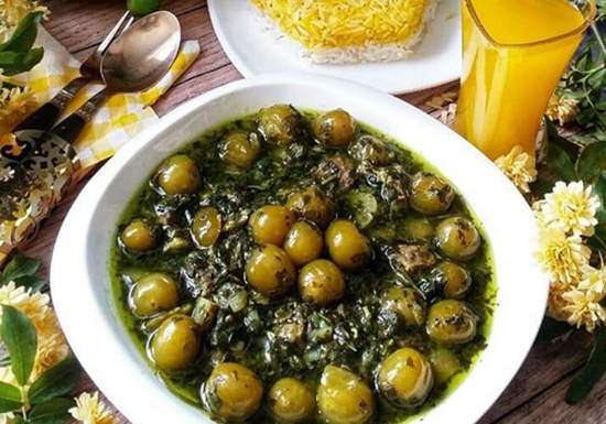 افطاری روز؛ خورشت گوجه سبز