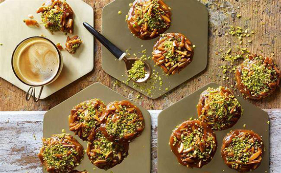 طرز تهیه‌ی سوهان عسلی؛ آب‌نبات پرطرفدار