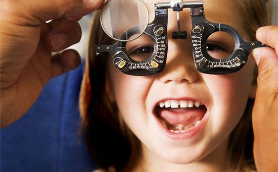 بینایی‌سنجی چیست؟ چه فرقی با چشم‌پزشکی دارد؟