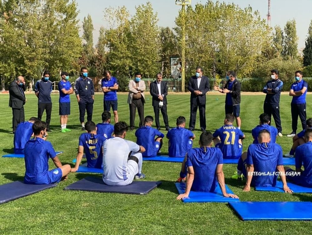 استقلال یک بازیکن جوان به خدمت گرفت