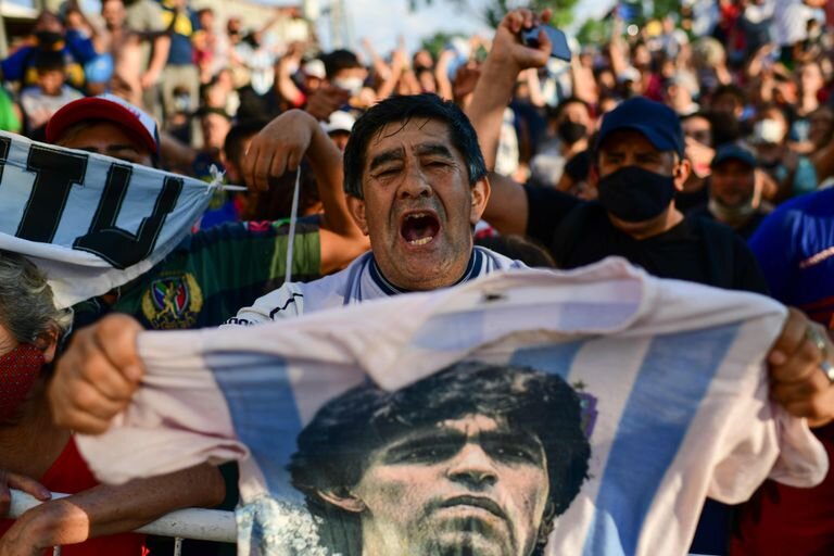 فوتبال در سال کرونا؛ از ترکتازی ویروس چینی تا مرگ اسطوره