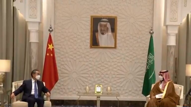 دیدار ولیعهد عرستان با وزیر خارجه چین