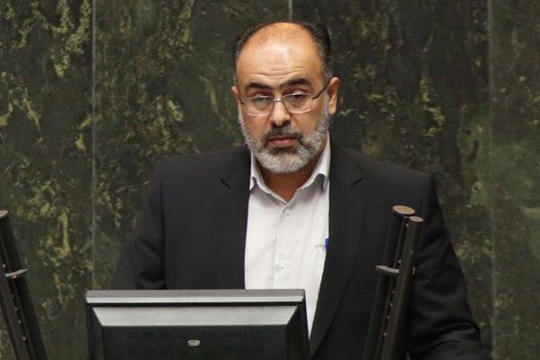 ویس کرمی: با توزیع کنندگان متخلف مرغ برخورد شود
