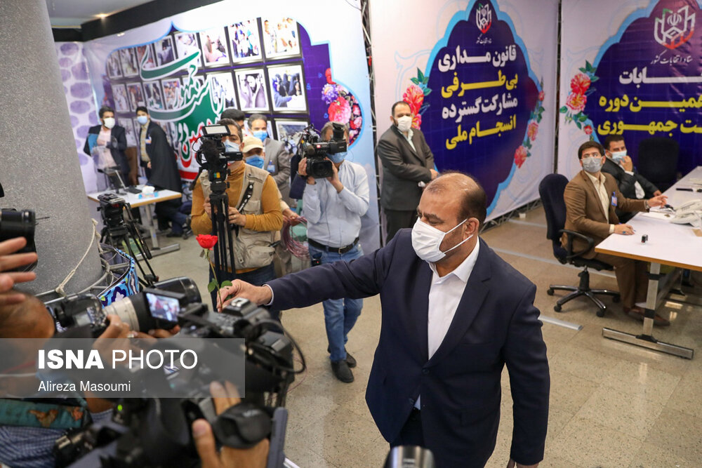 حضور رستم قاسمی در دومین روز ثبت نام داوطلبان ریاست جمهوری ۱۴۰۰