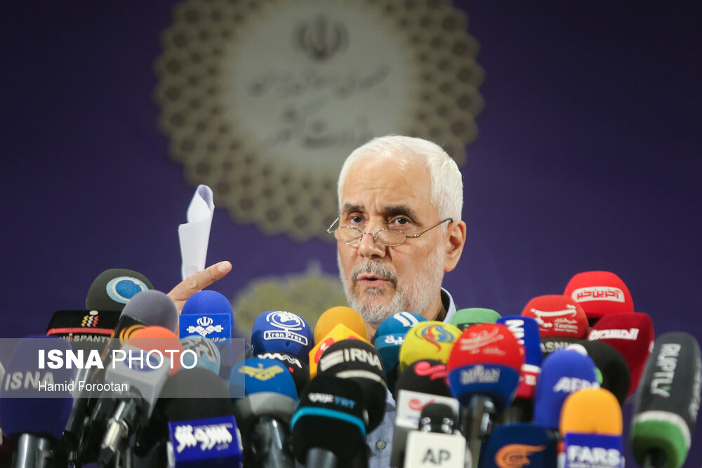حضور محسن مهرعلی زاده در سومین روز ثبت نام داوطلبان ریاست جمهوری ۱۴۰۰