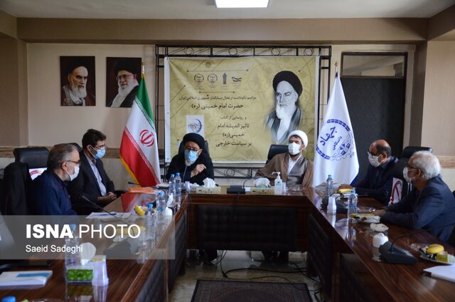 امام راحل اسلام ناب را از اسلام‌ آمریکایی جدا کرد
