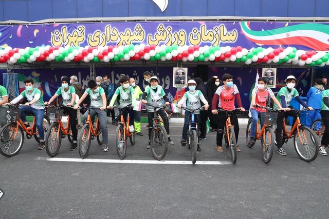 از نمایش گروه های ورزشی تا اهتزاز پرچم پر افتخار ایران اسلامی