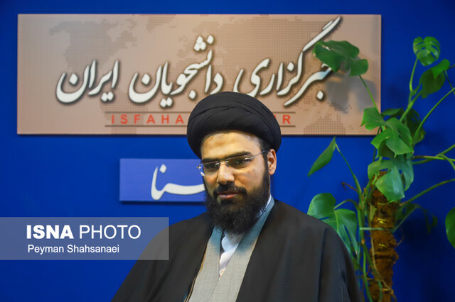 کاری نکنیم که کارمندان مجبور به روزه‌خواری شوند