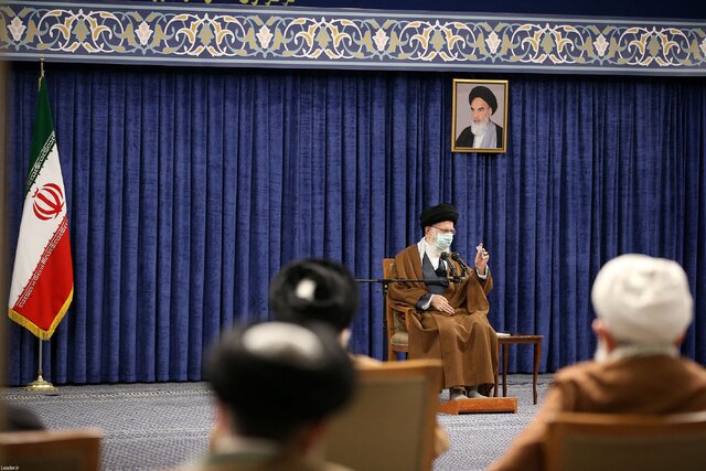 رهبر انقلاب: تخصیص بودجه سنگین برای جهاد تبیین، غلط است