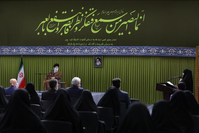 جمعی از دانشجویان با رهبر انقلاب دیدار  کردند