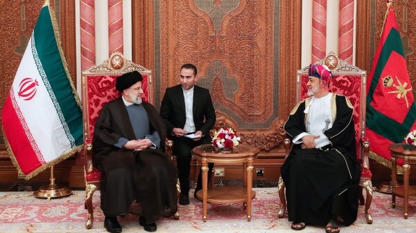 امضای ۱۲ سند همکاری در حوزه های مختلف بین ایران و عمان