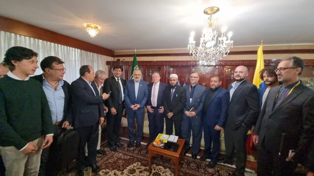 دولت ایران توسعه روابط با کشورهای مستقل و آزادیخواه را پیگیری می‌کند