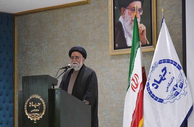 مراکز علمی همچون جهاددانشگاهی از پایه‌های اصلی اصلاح جامعه هستند