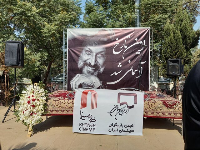 حاشیه و متن خاکسپاری امین تارخ / “وداع نمی‌کنیم اما شما را به خدا می‌سپاریم”