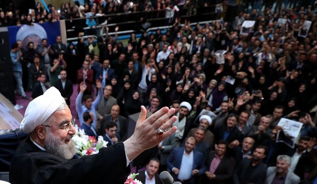 دوربرگردان اصلاح‌طلبان به سمت روحانی/ حمایت از «هیچ»!