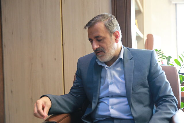 پای صحبت‌های مدیرعامل شرکت بازآفرینی
                                همت کنیم اینجا کلونی محرومیت نباشد