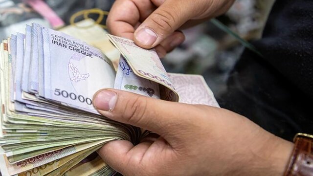 در گفت‌وگو با ایسنا مطرح شد
                                سه منبع افزایش حقوق کارمندان و بازنشستگان