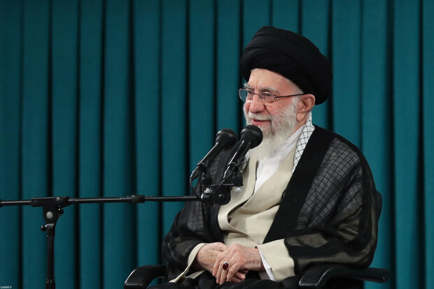 ما ایستادیم و پیش رفتیم/ نظام جمهوری اسلامی درخت تناوری شده است