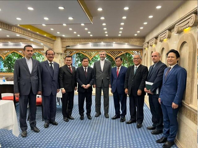 باقری: در نگاه غربی‌ها اصالت با منافع است نه با حقوق بشر