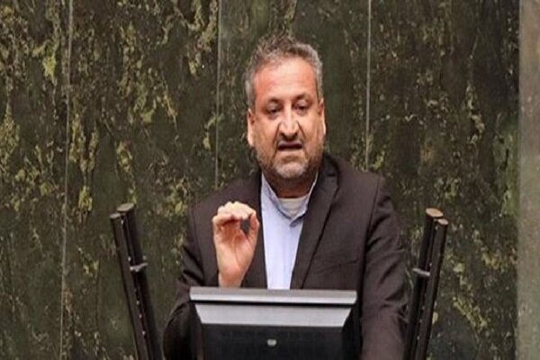ارز کافی موجود است/ توقع داریم دولت قیمت دلار را کاهش دهد