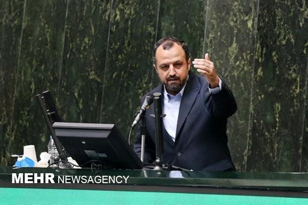 استیضاح وزیر اقتصاد کلید خورد/ افزایش قیمت ارز قابل قبول نیست