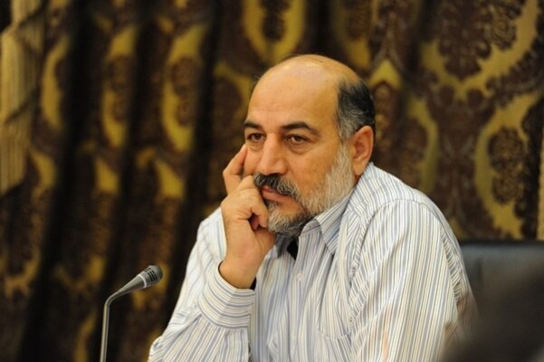 رئیس بانک مرکزی باید پاسخگوی گرانی دلار باشد