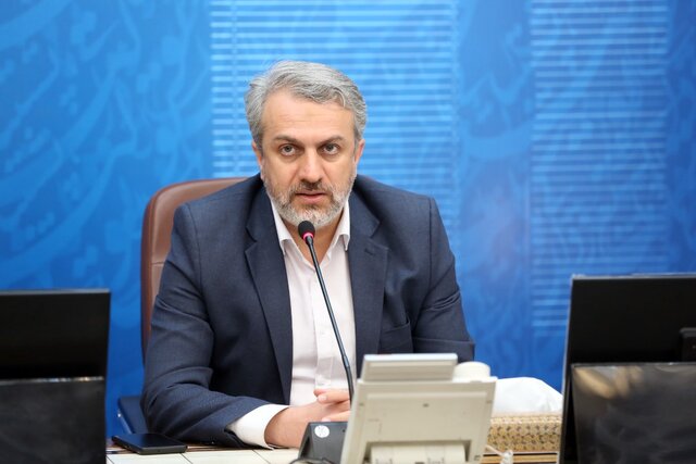 فاطمی امین تاکید کرد
                                واردات خودرو در کنار افزایش تولید داخلی‌ها، التهاب بازار را کم می‌کند