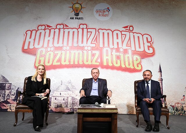 اردوغان روابط با پوتین را بر پایه «صداقت و اعتماد» و ماکرون را “ناصادق” می‌داند