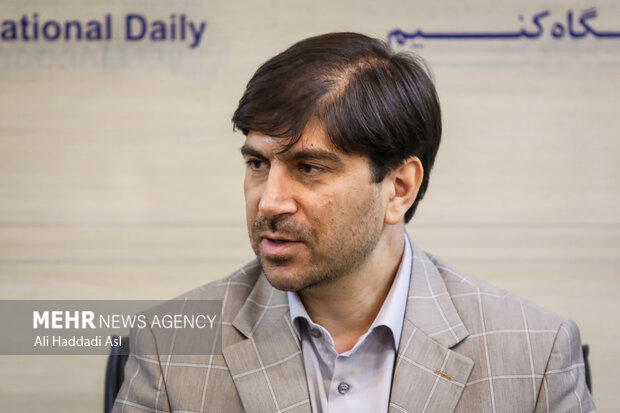 نرخ ارز و قیمت نفت در بودجه واقعی نیست/ دولت شفاف عمل کند