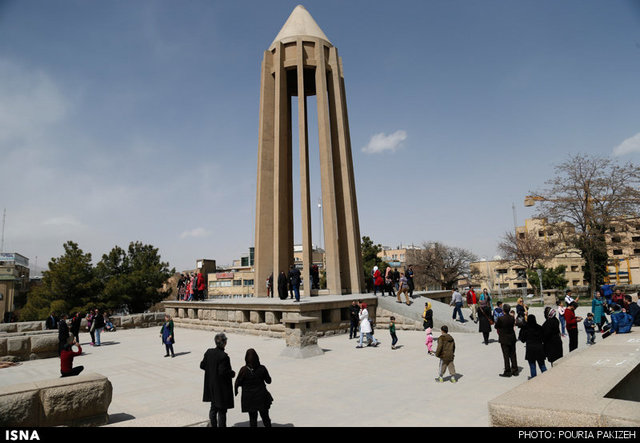 رونمایی از نسخه خطی و نفیس شاهنامه در آرامگاه بوعلی‌سینا