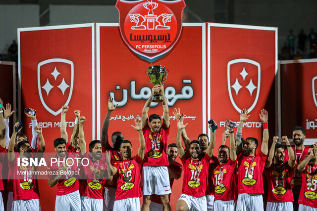ویدیو/ جام قهرمانی در دستان پرسپولیسی‌ها