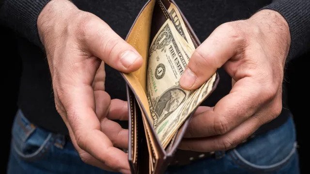 بیشتر آمریکایی‌ها سال‌هاست رنگ افزایش حقوق را ندیده‌اند