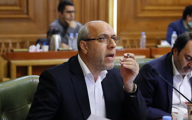 کج سلیقگی ها۶ سال متروباس ها را در انبار نگه داشت/جابجایی روزانه۳۰۰۰مسافر با اتوبوس‌های ۳ کابین