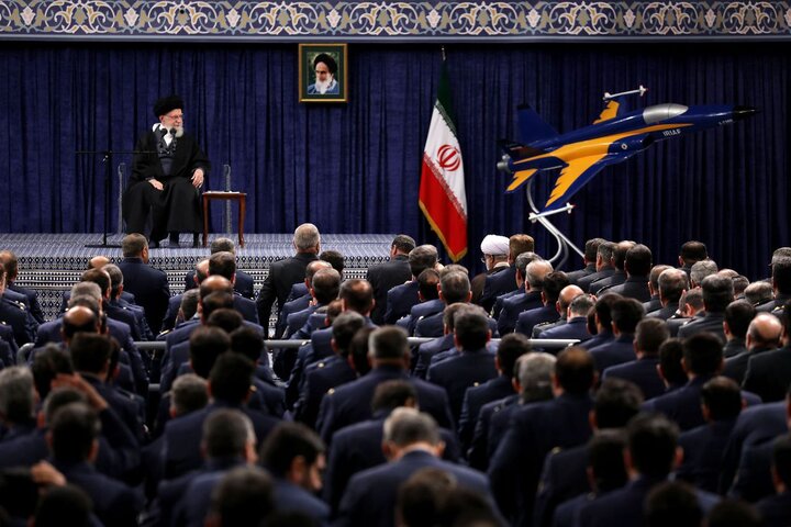 غفلت خواص از وظیفه خود ضربه‌های سنگین تاریخی به ملت خواهد بود