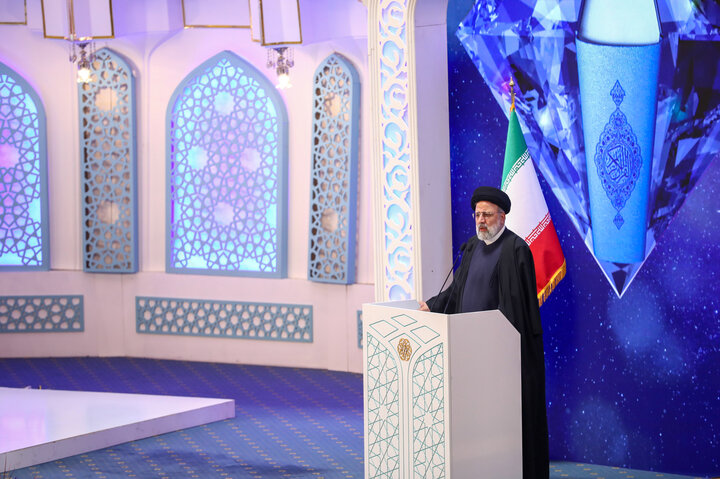 وظیفه همه حافظان و قاریان روشنگری درجامعه با آیات نورانی قرآن است