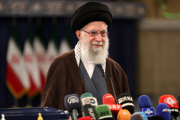 رهبر انقلاب: با شرکت در انتخابات دشمنان را ناامید کنید
