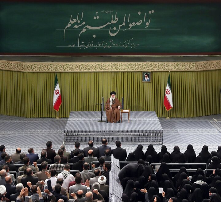 تشکر از معلم برای توجه دادن افکار عمومی به اهمیت معلم است