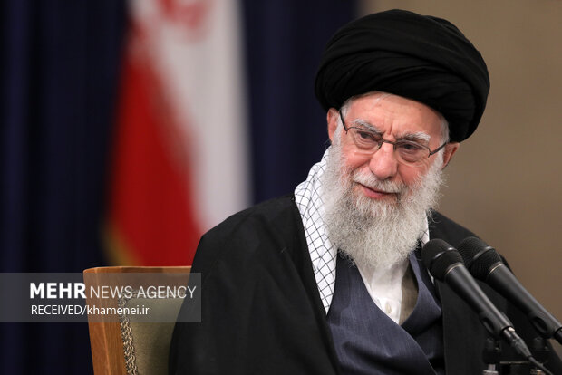 توصیه رهبرانقلاب به انتقال مفاهیم آیات به مستمعین توسط قاریان