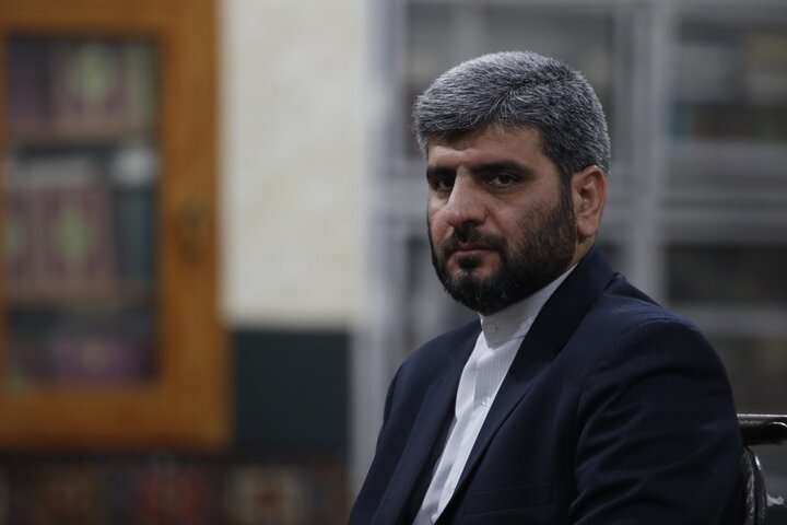 مجلس و دولت باید نگاه‌های سیاسی و جناحی را کنار بگذارند