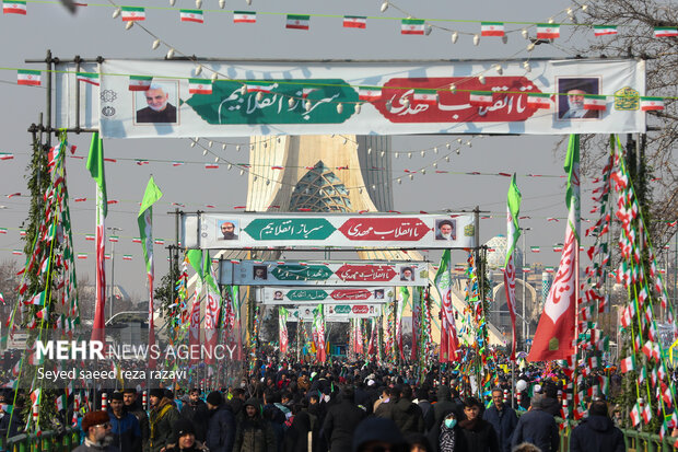 جشن ۴۶ سالگی انقلاب اسلامی در تهران؛ پایتخت‌نشینان به میدان آمدند