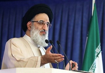 امام جمعه کرج: آقا گفته اعتماد نکنید می‌گویند نه گوش به حرف آقا ندهید یواشکی بروید یک کاری بکنید