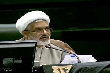 انتقاد عضو کمیسیون فرهنگی مجلس از اظهارات مقامات آمریکایی درباره مذاکرات/ فتوای رهبر انقلاب هیچ گاه به دنبال ساخت بمب اتم نبوده‌ایم