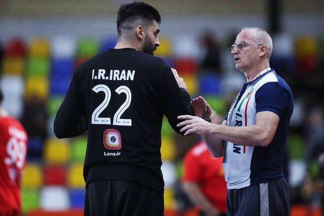 رافائل ۲۲ ملی‌پوش ایران را به خط کرد