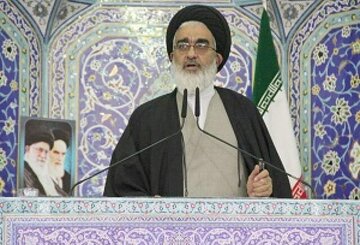 امام جمعه قم: حضور جوانان انقلابی در دفاع از کشور بود از دستاوردهای جنگ بود/ امام جمعه کرج: فرماندهی مستقیم رهبر انقلاب در جنگ، نماد اقتدار نظام بود